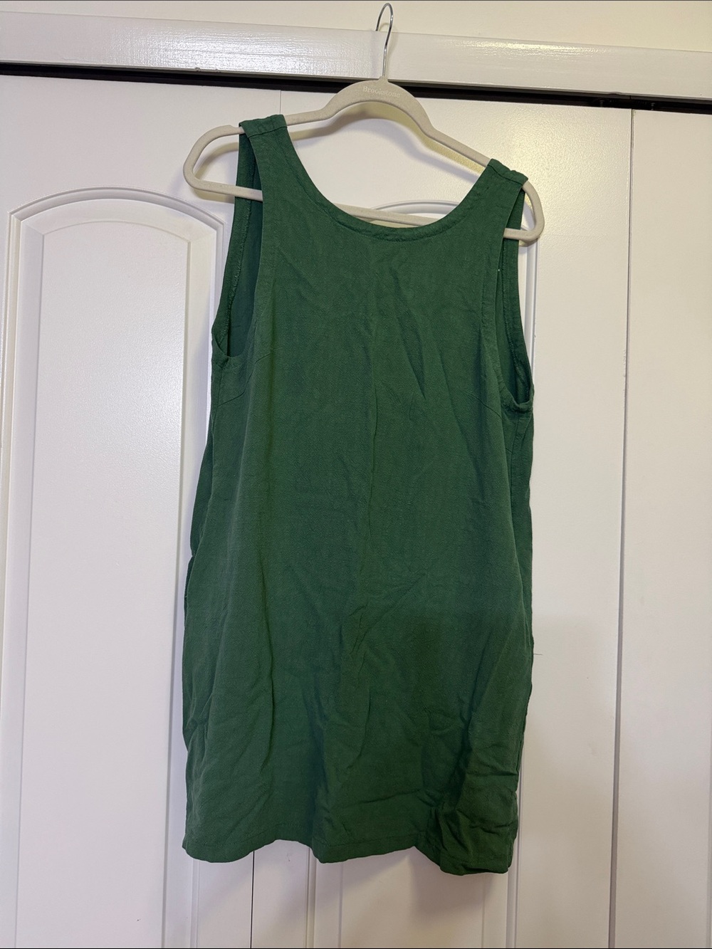 Classic Sleeveless Green Tank Top - Women's